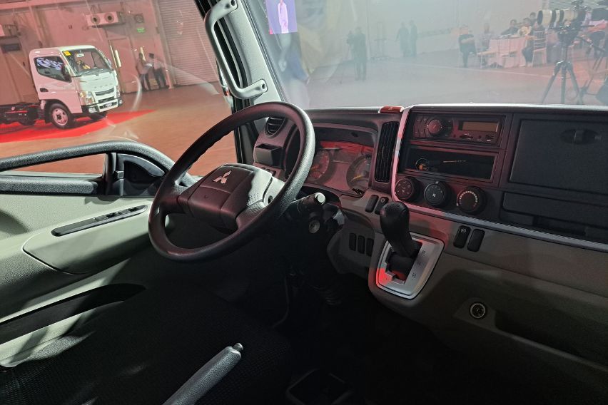 Fuso Canter FE71 (Photo by Hazel Nicole Carreon)