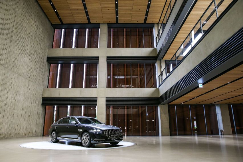 Genesis Suji Flagship Outlet