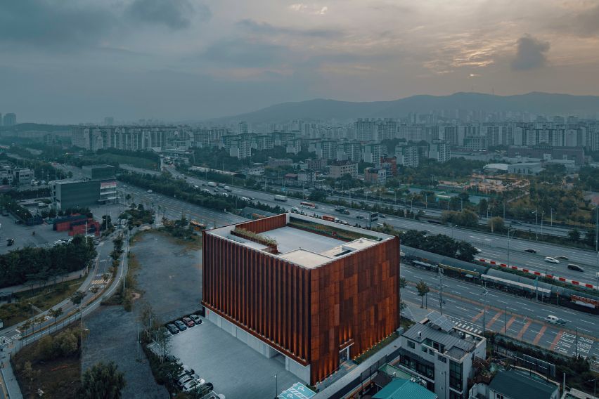 Genesis Suji Flagship Outlet