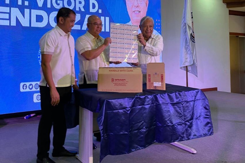 First Batch of Driver's License Cards Handed Over to LTO