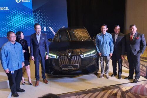 Kerja Sama BMW Indonesia dan Bluebird, Tawarkan Layanan Taksi EV Premium