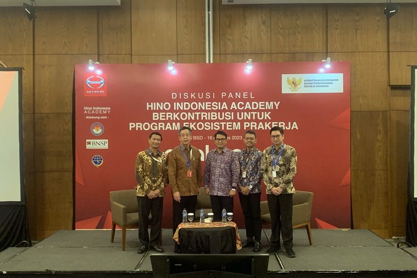 Hino pelatihan sopir truk dan bus kartu prakerja