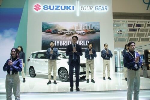 Sambut Produk SHVS, Suzuki Siapkan Seragam Baru Wiraniaga yang Lebih Modern