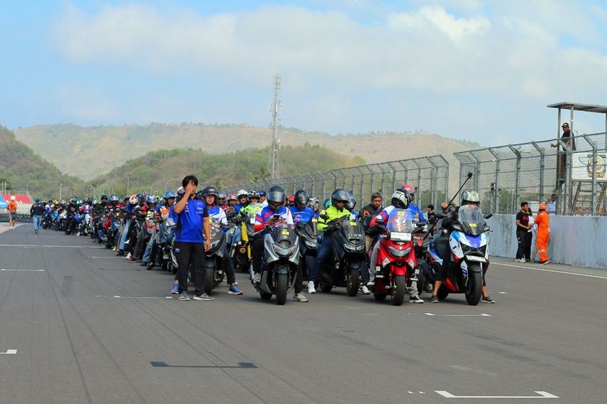 bLU cRU Yamaha Sunday Race Mandalika