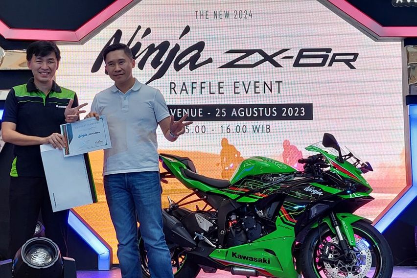 Kawasaki ZX-6R handover