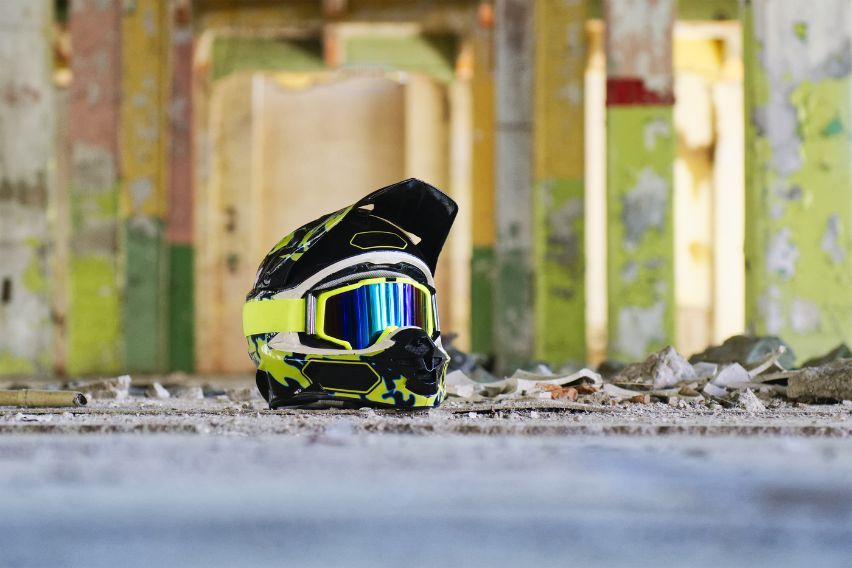 Dual-sport helmet