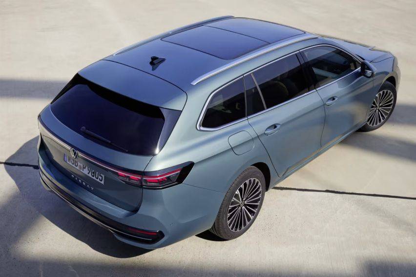 2024 Volkswagen Passat wagon debuts in Europe with plugin hybrid tech