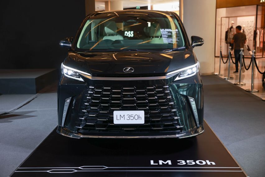 2023 Lexus LM 350h