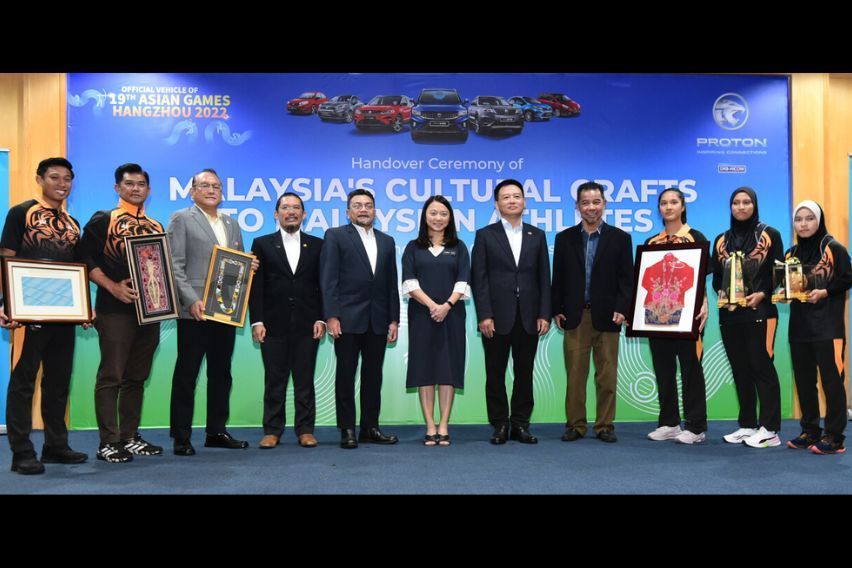 Proton presents Malaysian cultural handicrafts to Asian Games athletes