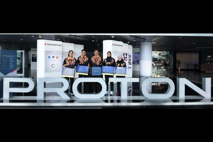 Proton presents Malaysian cultural handicrafts to Asian Games athletes