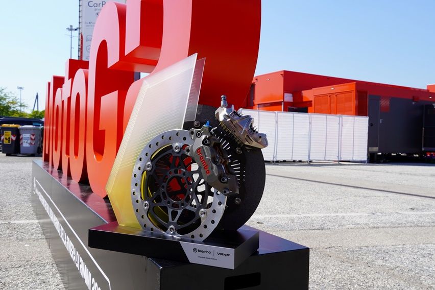Trofi Brembo untuk Valentino Rossi