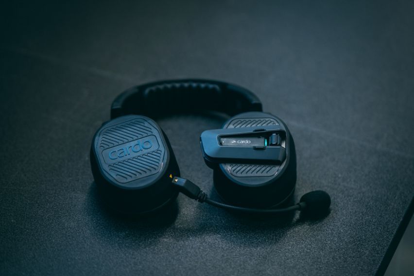 Cardo Systems Packtalk Edge headset