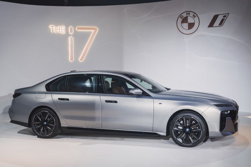 BMW i7