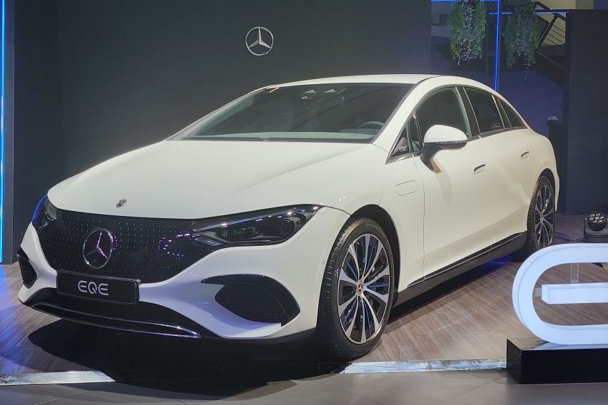 Mercedes-Benz EQE 300 Electric Art