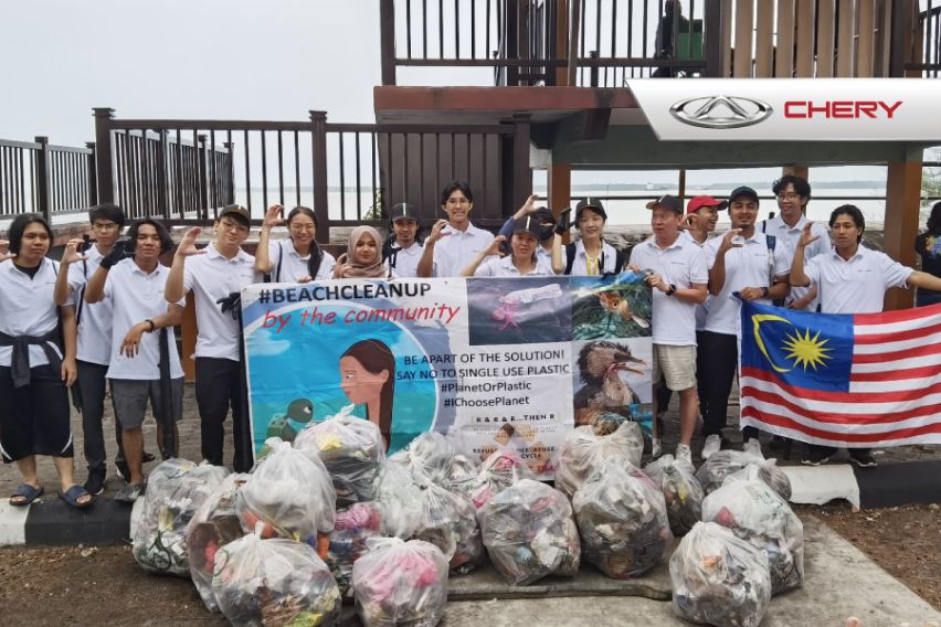 public beach cleanup at Port Klang