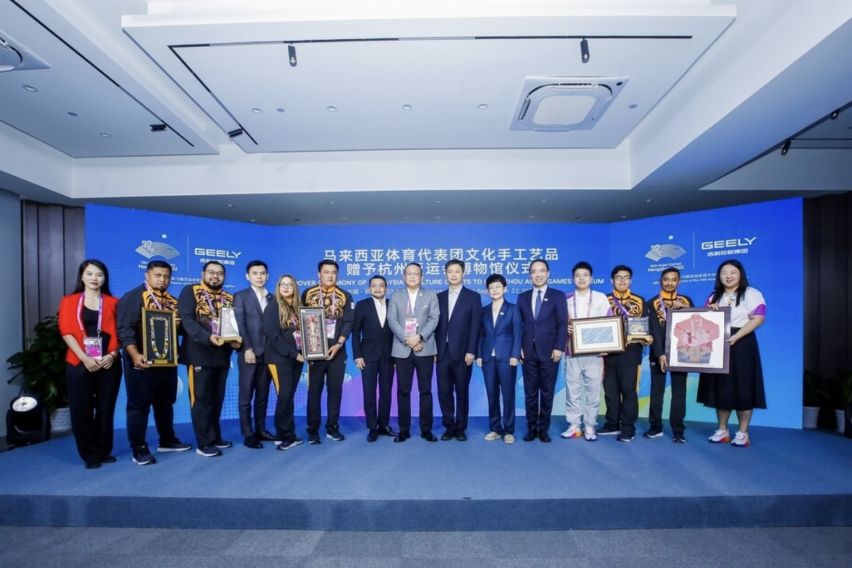 Proton offers cultural handicrafts to the Hangzhou Asian Games Museum