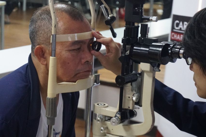 NLEX Corporation gives free eye care services to bus drivers