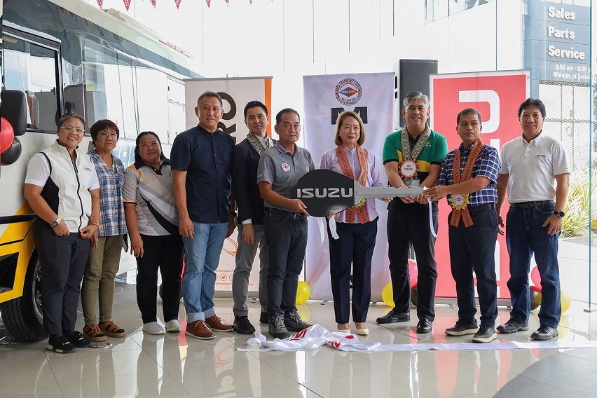 Isuzu PH delivers new PUVMP units to Mindoro