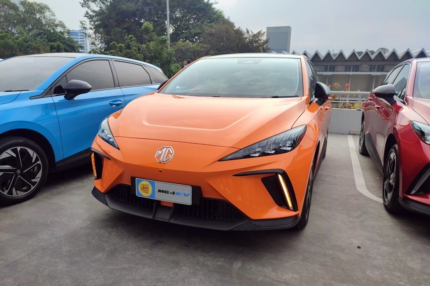 MG 4 EV Volcano Orange