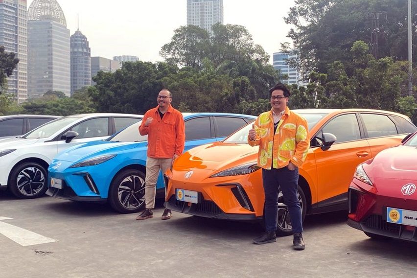 MG 4 EV Volcano Orange