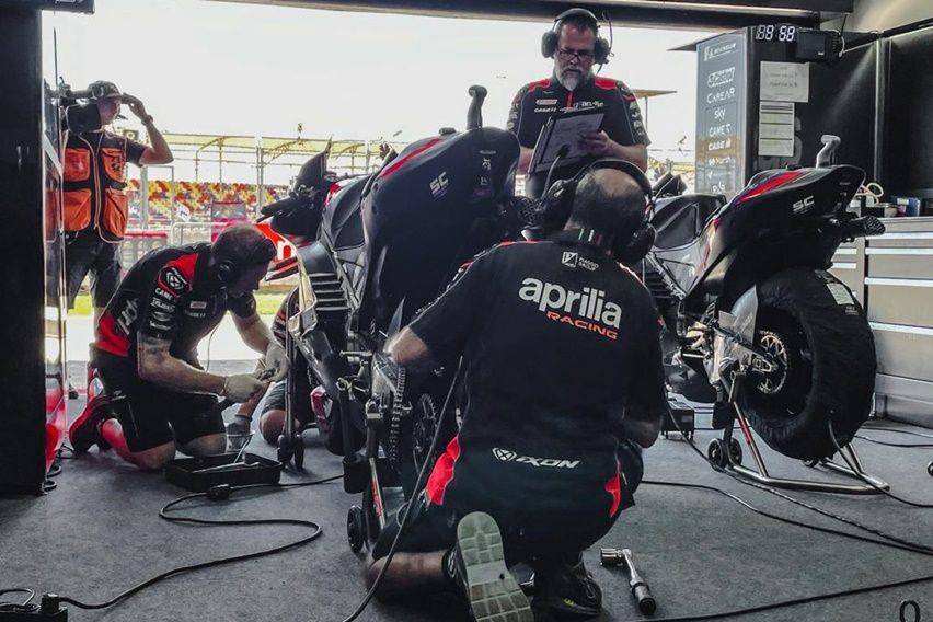 Lihat Langsung Paddock Aprilia Racing Team, Pakai Garam hingga Freezer!