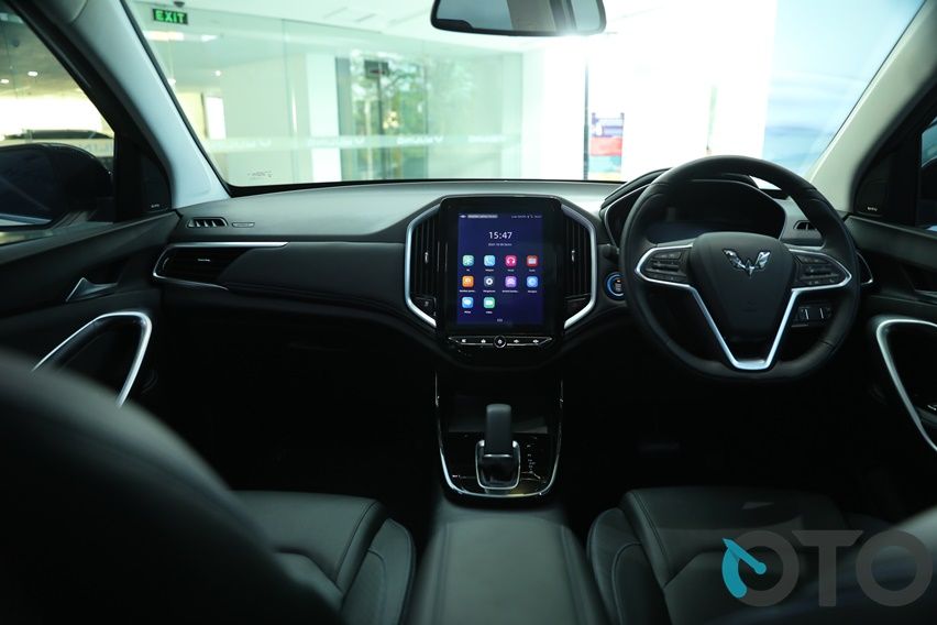 New Wuling Almaz RS Pro interior