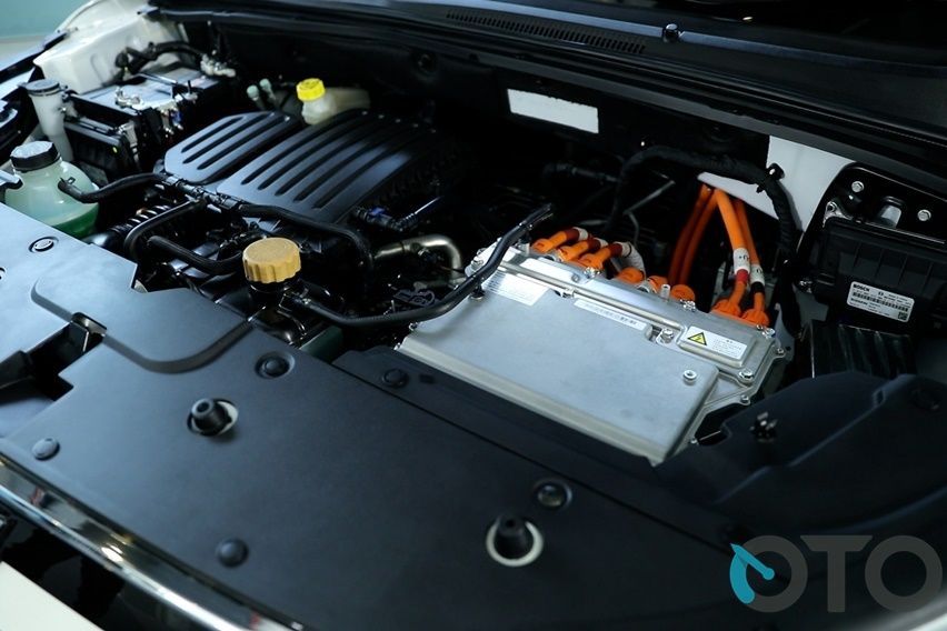 New Wuling Almaz RS Pro Hybrid