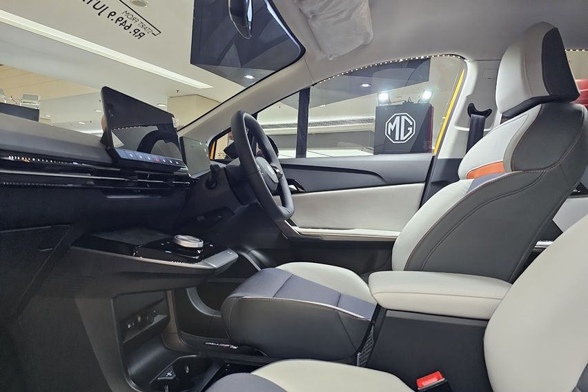 MG 4 EV interior