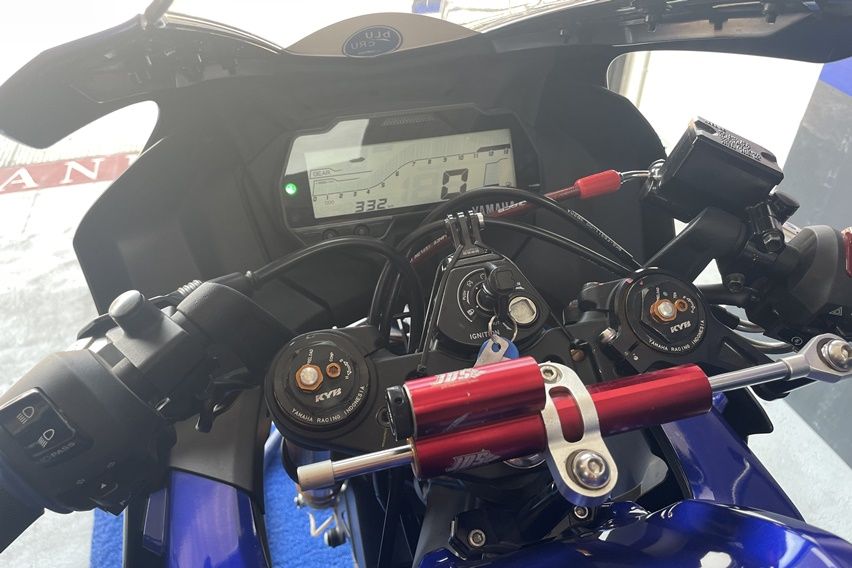 Yamaha R15 Connected