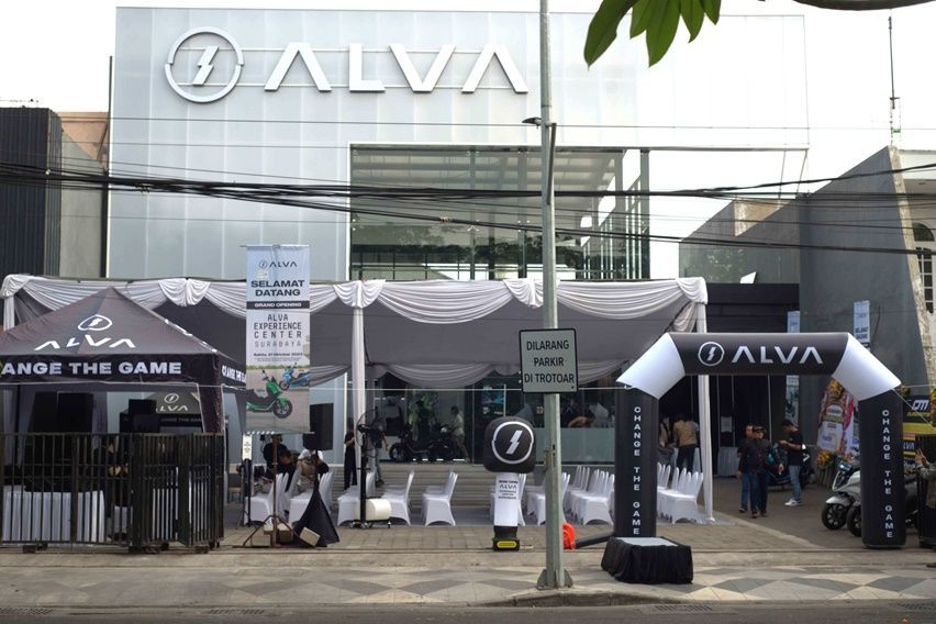 Alva Buka Showroom Baru di Surabaya