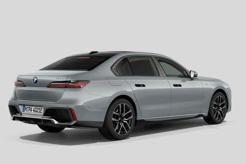 2023 BMW 750e xDrive 