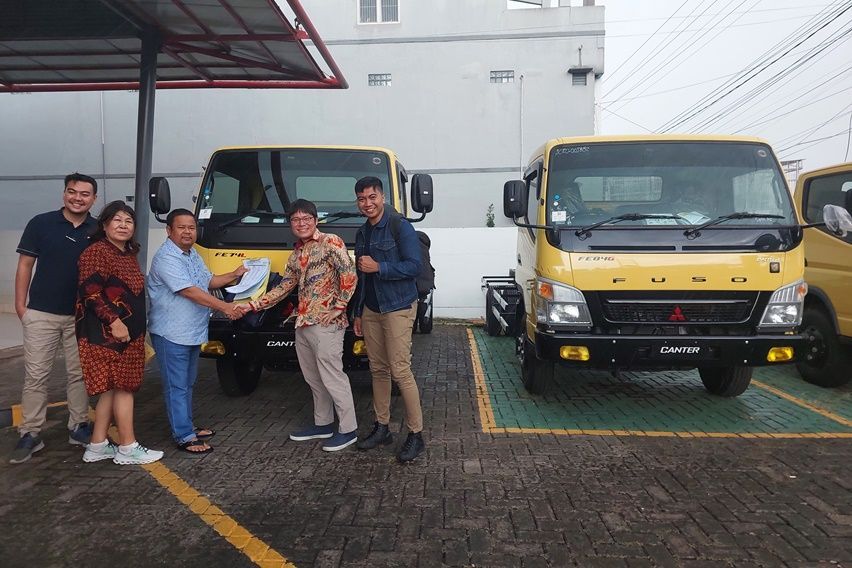 PT Joh Sukses Mandiri Motor Jadi Pembeli Pertama Fuso Canter 60th Years Special Edition