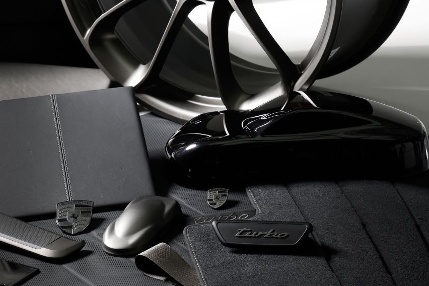 Porsche Turbo-exclusive trim