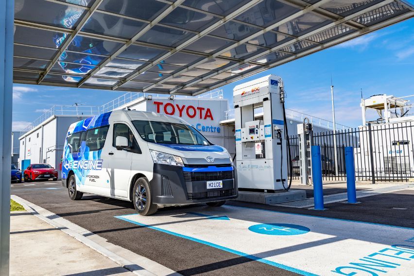 Prototype Toyota Hiace powered by hydrogen-fuelled internal combustion engine (7)