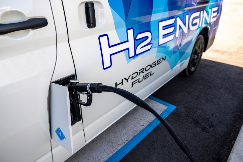 Prototype Toyota Hiace powered by hydrogen-fuelled internal combustion engine (7)