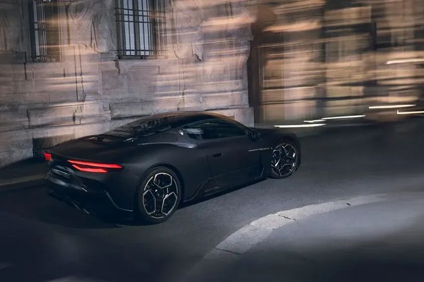 มาทำความรู้จักกับรถยนต์สปอร์ต Maserati MC20 Notte ใหม่