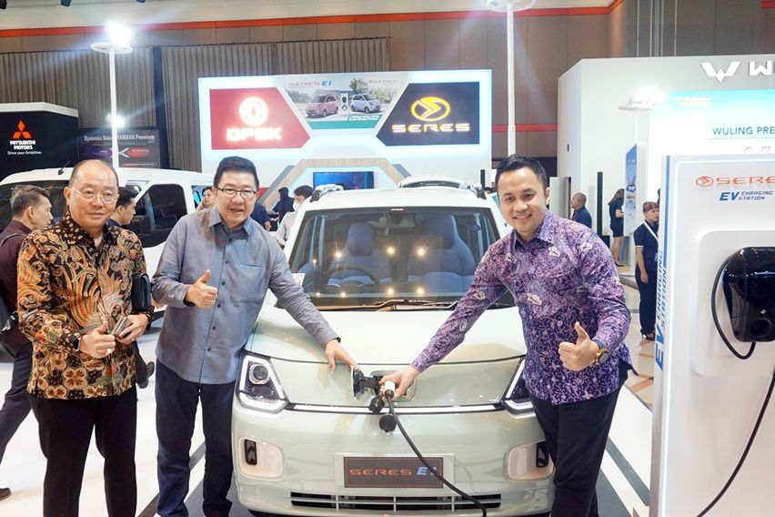 DFSK dan Seres Boyong Mobil Listrik ke GIIAS Bandung 2023