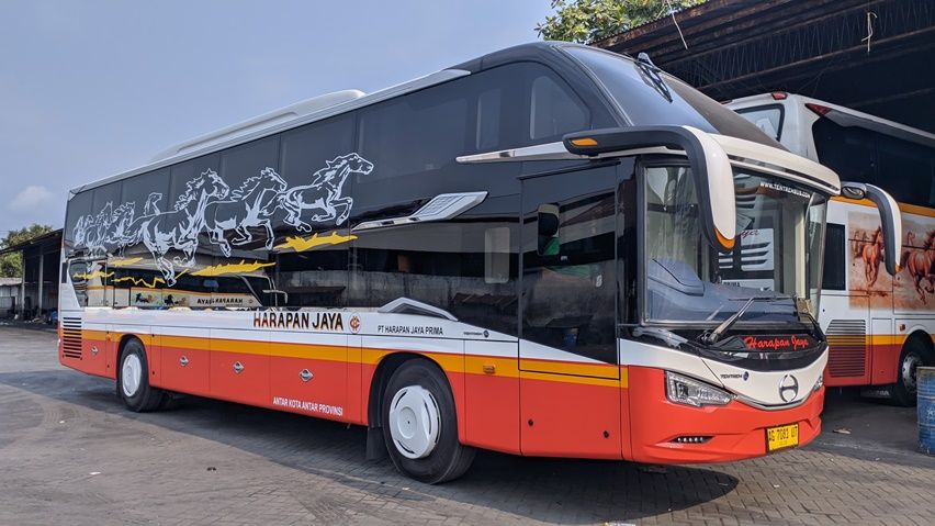 PO Harapan Jaya Hino Bus