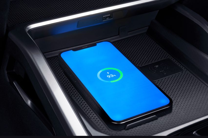 Wireless smartphone charging