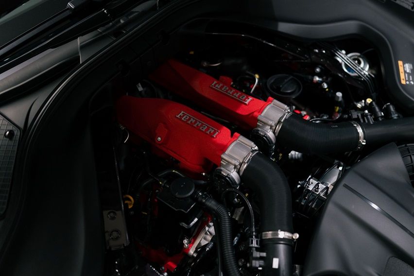 Ferrari Roma Spider engine