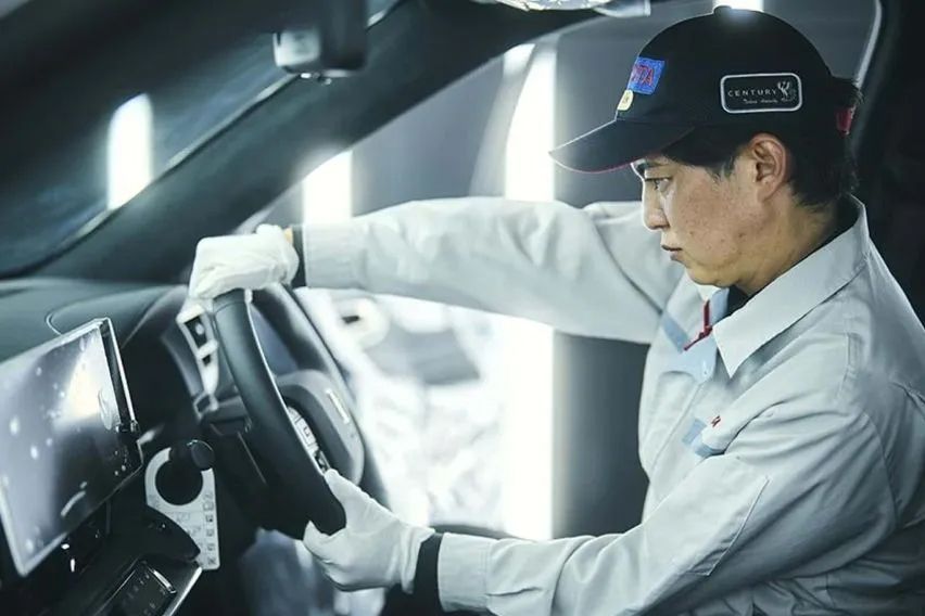 ความมุ่งมั่นอันเหนือชั้นของโตโยต้าสู่ความเป็นเลิศ กับรถเอสยูวีแห่งศตวรรษ Century SUV  