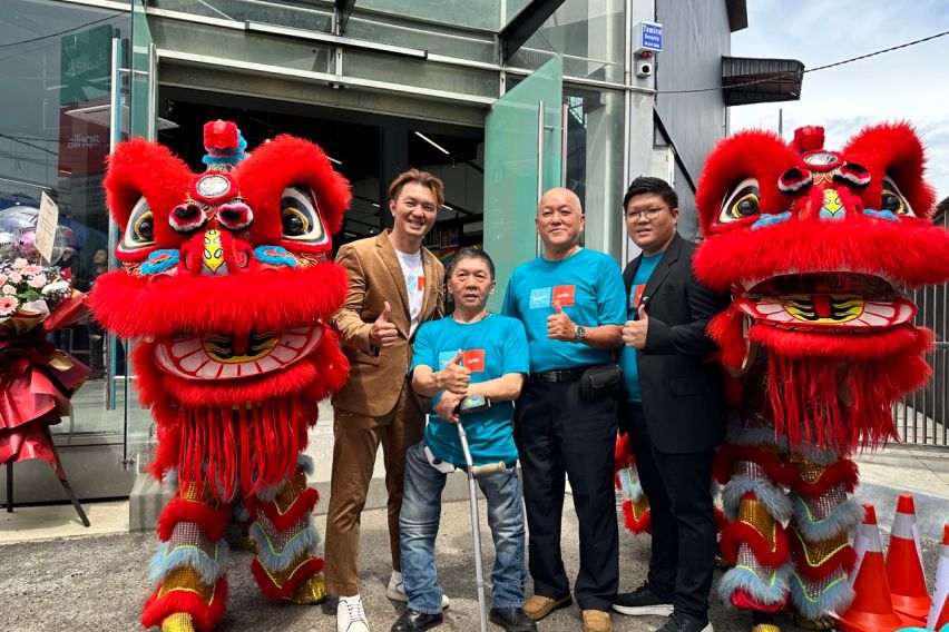 Vespa and Aprilia 3S centre