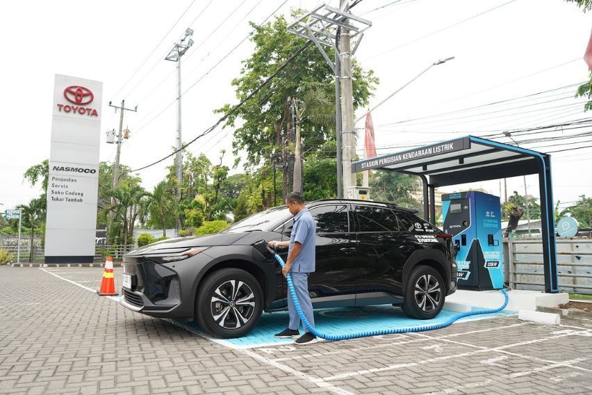 Toyota Resmikan Fasilitas Pengisian Daya Cepat untuk EV di Yogyakarta dan Aceh
