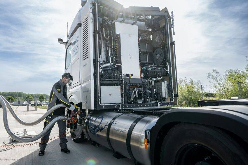 Truk Mercedes-Benz GenH2 Hidrogen Bisa Tempuh 1.000 Km, Siap Uji Jalan