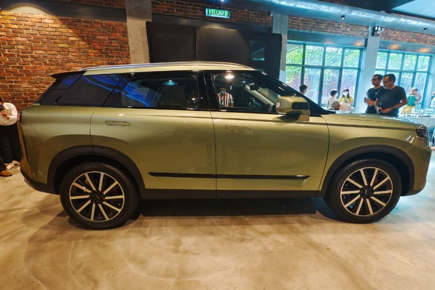 JAECOO J7 SIDE PROFILE