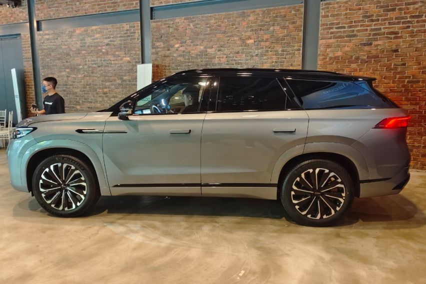 JAECOO J8 SIDE PROFILE