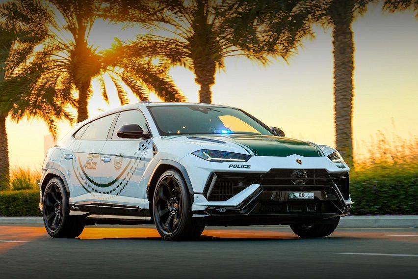 Lamborghini Urus Performante dons Dubai Police uniform