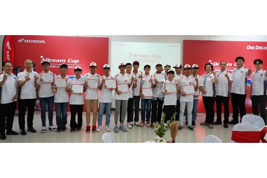 Aspiring racers with HPI Management