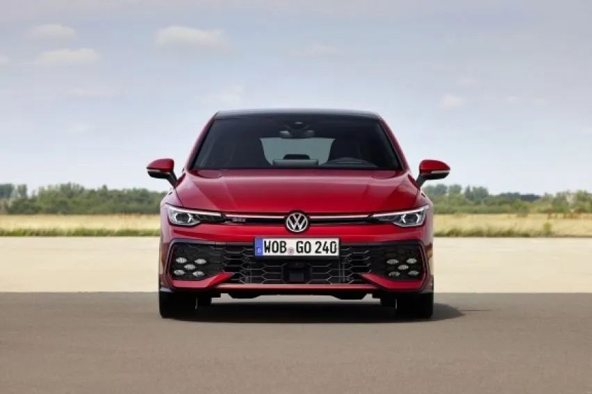 Volkswagen Golf ปี 2024 เปิดตัวพร้อมโลโก้ ChatGPT พร้อมการปรับปรุงอื่นๆ