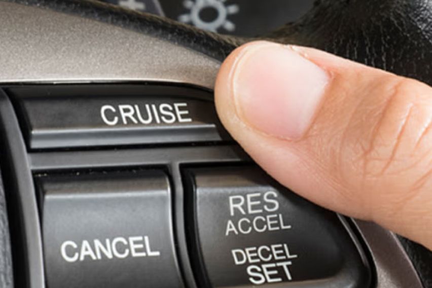 Cruise Control A comprehensive guide; meaning, pros & cons, usage